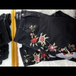 Jeans embroidered black
